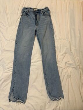 Light Wash Abercrombie and fitch 90s Straight Leg high rise jeans - Split Hem